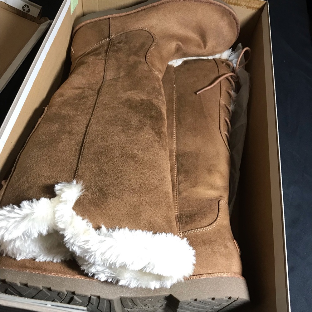 Brown Makaw winter boots size 9